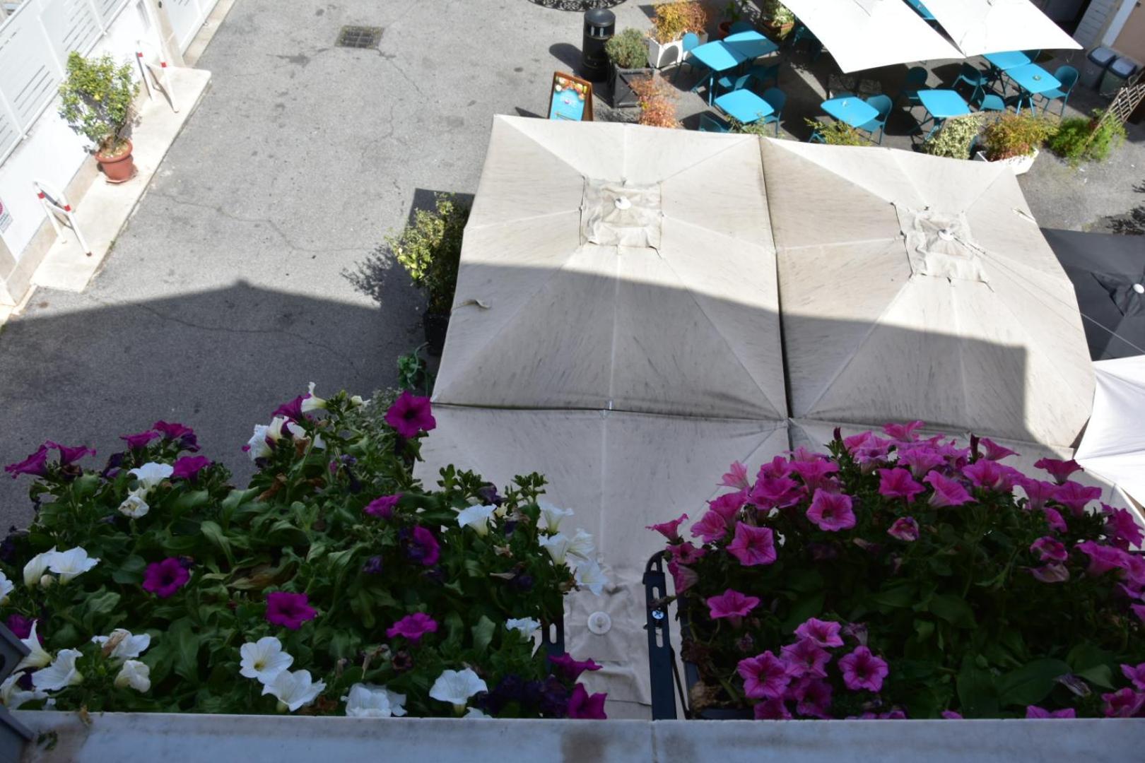 Mom Apartment Rooms&Suites Tivoli Exterior photo